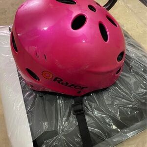 Razor Kids Helmet in Bright Pink